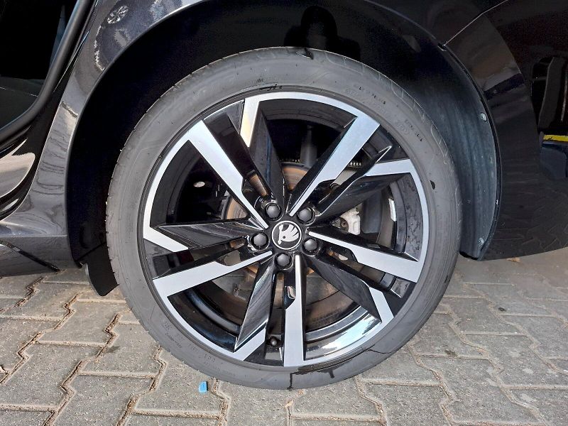 Škoda Scala (2025) MONTE CARLO TS 110/1.5 M6F - fotka 10 z 30