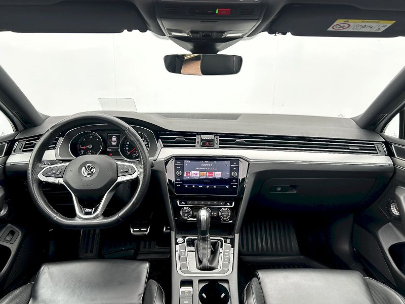 Volkswagen Passat (2024) 2.0 TDI BMT 140kW DSG R-Line - fotka 5 z 35