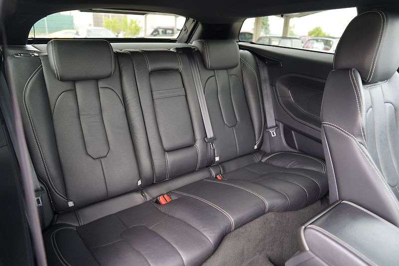 Land Rover Range Rover Evoque 2.2 TD4  R-Dynamic/AT/kůže - fotka 31 z 41