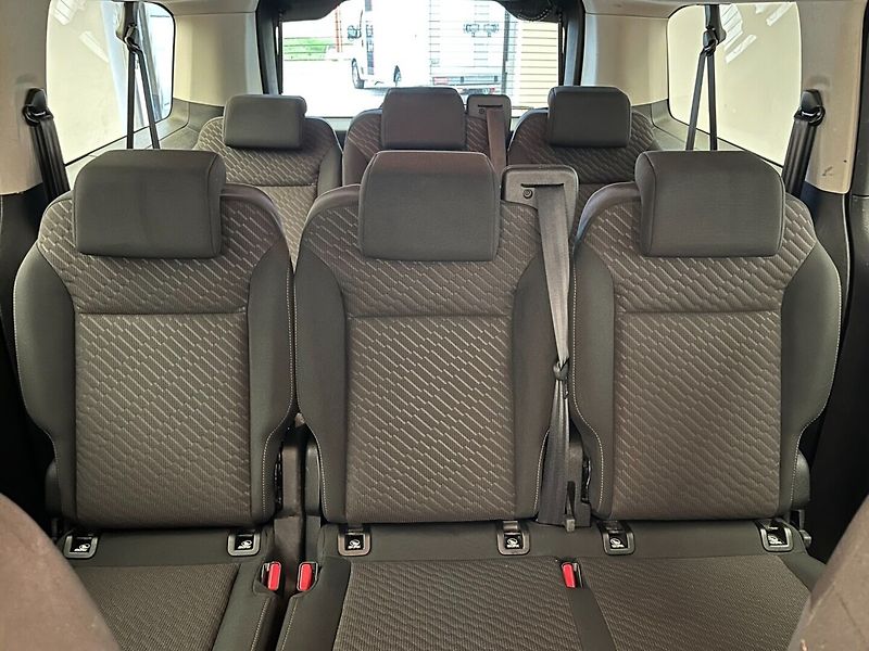 Toyota ProAce Verso Family 2.0 D 8AT Comfort NAVI - fotka 33 z 39