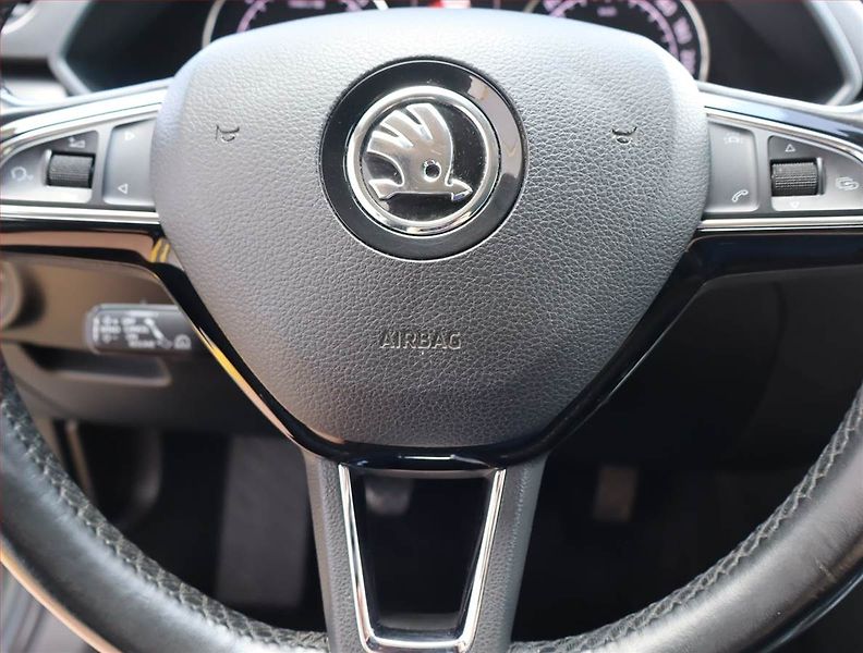 Škoda Superb (2017) 1.6 TDI, Kůže, Navi, Bi-Xenony - fotka 20 z 22