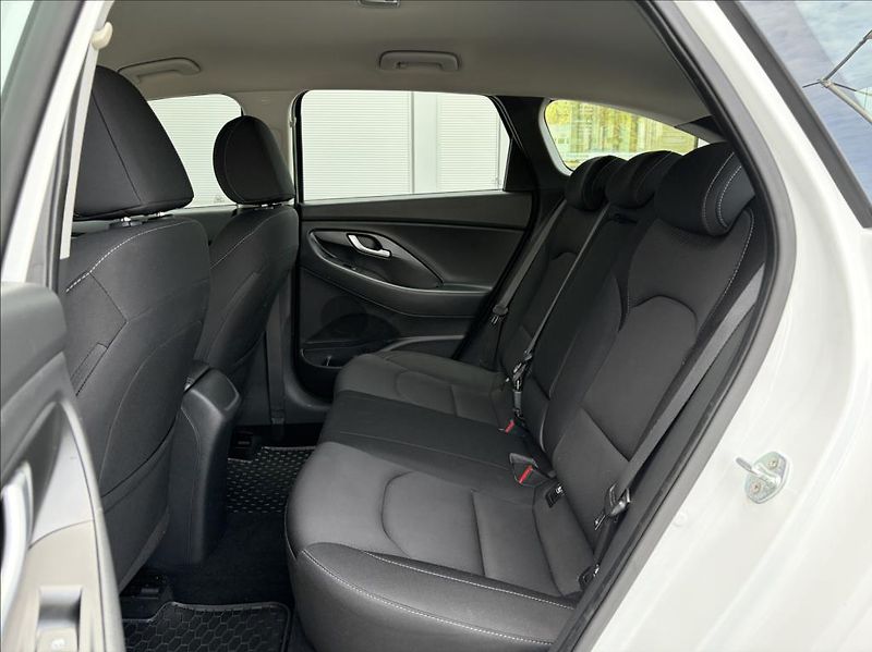 Hyundai i30 1,6 CRDi  WG Style - fotka 10 z 26