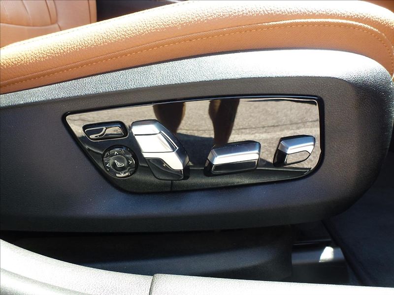 BMW Řada 5 3,0 D X-Drive M-Paket  Carbon - fotka 35 z 62