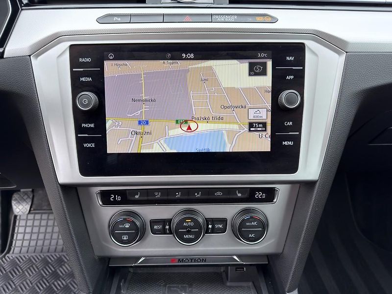 Volkswagen Passat 2.0 TDI 110 kW 4x4 navigace - fotka 15 z 24
