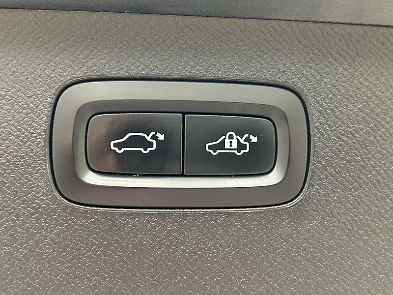 Volvo XC90 2.0 D5 4x4 Inscription - fotka 33 z 35
