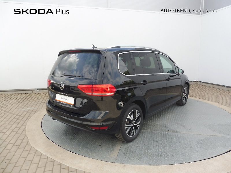 Volkswagen Touran (2026) People 1,5 TSI 110kW - fotka 2 z 27
