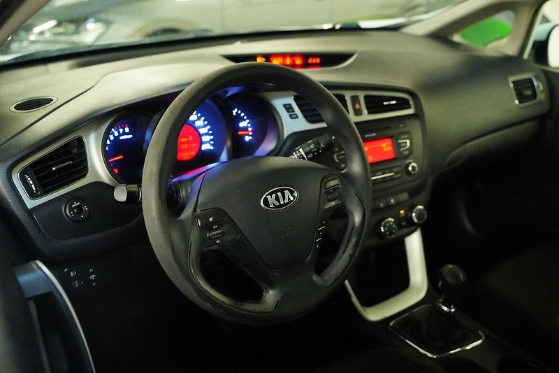 Kia Ceed - fotka 14 z 25