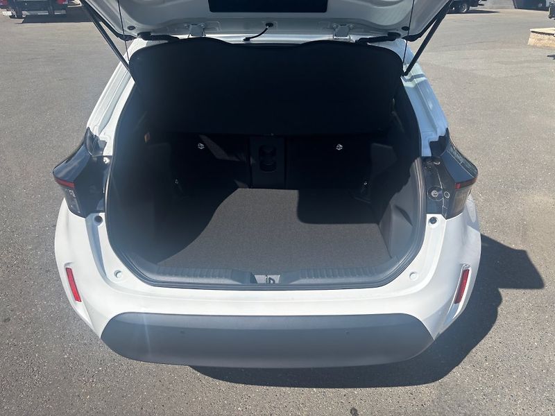 Toyota Yaris Cross 4x4 hybrid automat - fotka 13 z 19