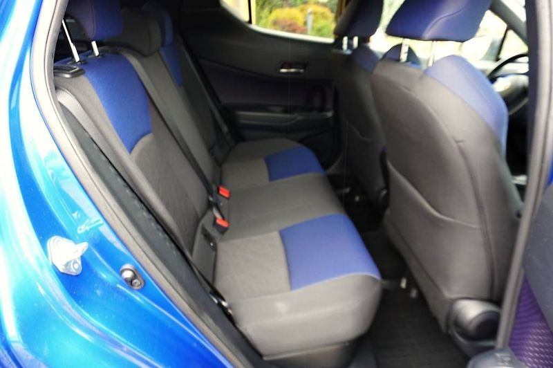 Toyota C-HR (2018) ACTIVE 1,8 HYBRID 72 kW - fotka 14 z 49