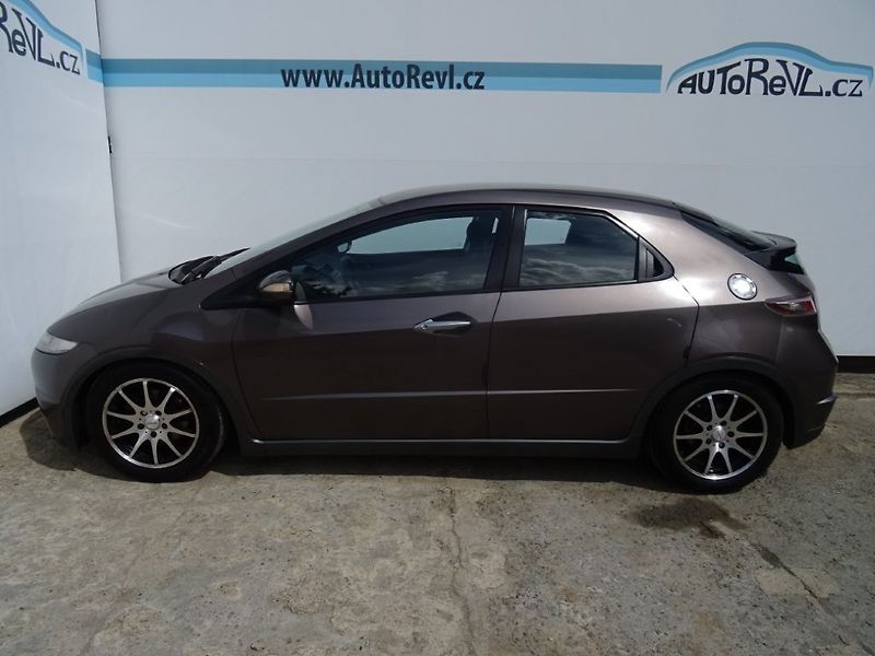 Honda Civic (2010) 1.4i,73kW,NovéČR,klima - fotka 6 z 21