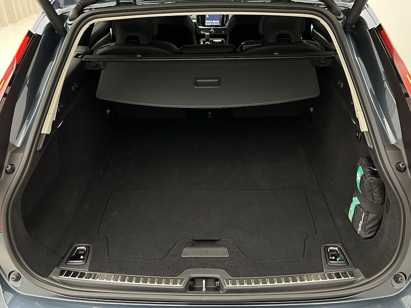 Volvo V90 T6 AWD RECHARGE CORE AUT 1.maj - fotka 5 z 47