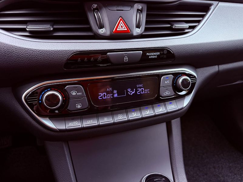 Hyundai i30 1.4 T-GDi Premium Aut., Servis - fotka 26 z 34