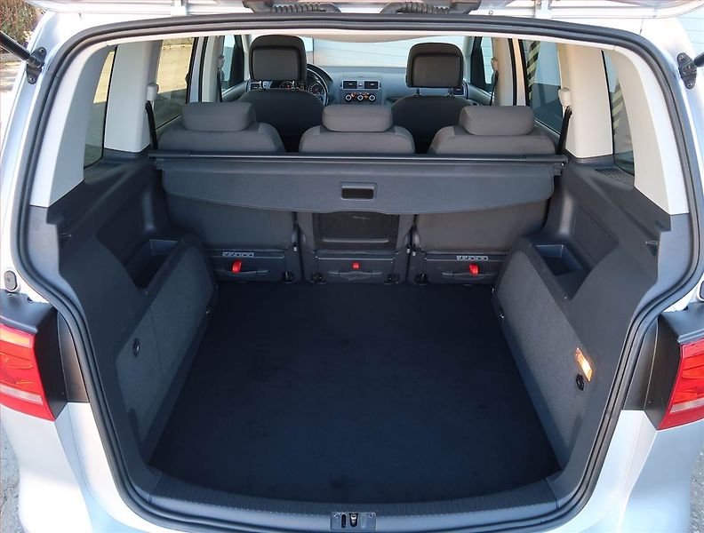 Volkswagen Touran (2014) 1.6 TDI, Serv.kniha, Navi - fotka 14 z 22