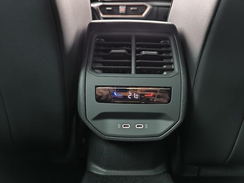 Cupra Formentor DSG 4WD 2,0 TSi / 140 kW - fotka 22 z 23
