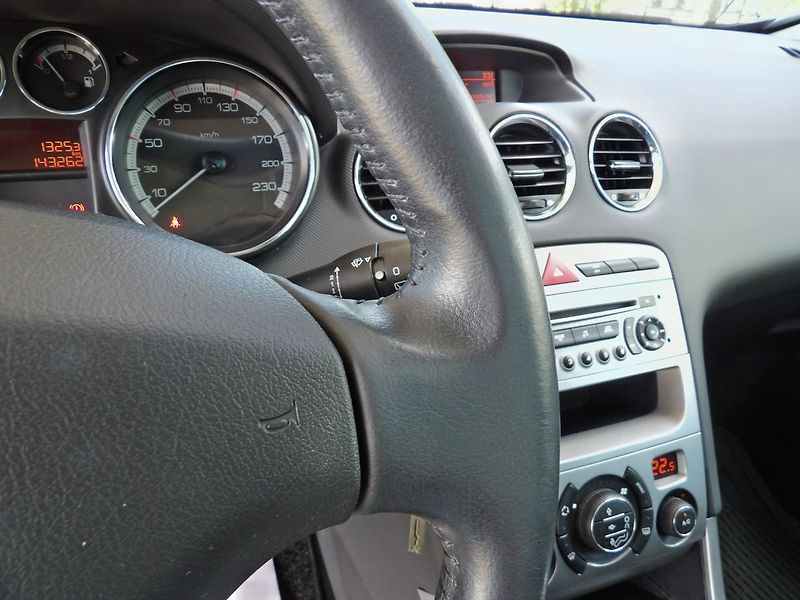 Peugeot 308 SW 1.6VTi 88kW AutoAC Serviska - fotka 13 z 33