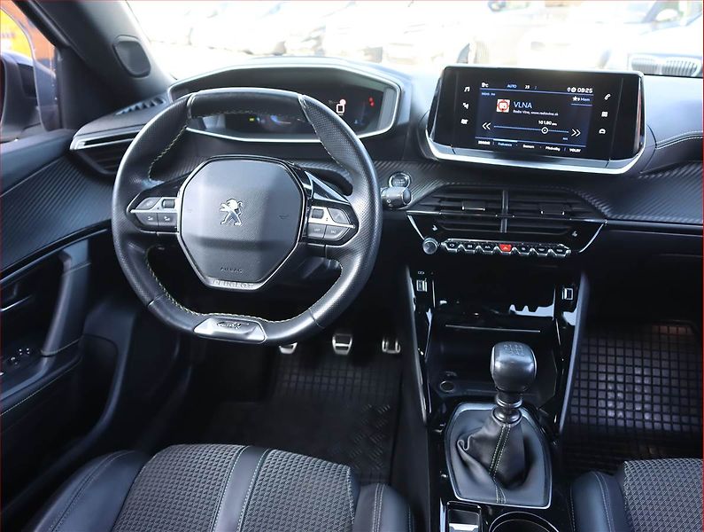 Peugeot 2008 (2020) GT Line 1.2 PureTech - fotka 7 z 19
