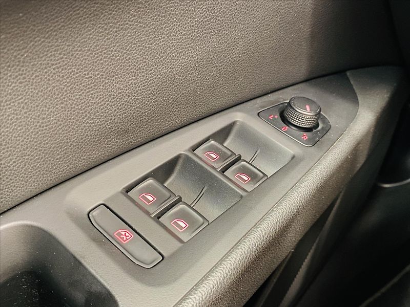 Seat Leon 1,4 TSI 92 kW Style LED - fotka 12 z 25