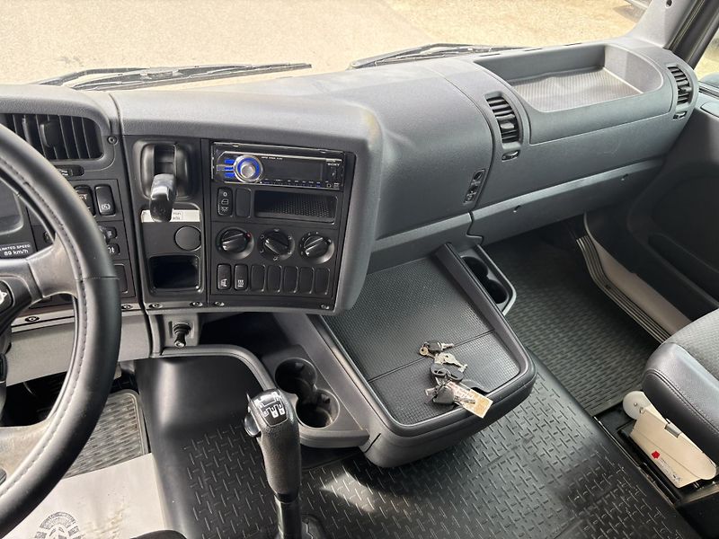 Scania R440 LB 6X2*4 EURO 5 cisterna  - fotka 23 z 26