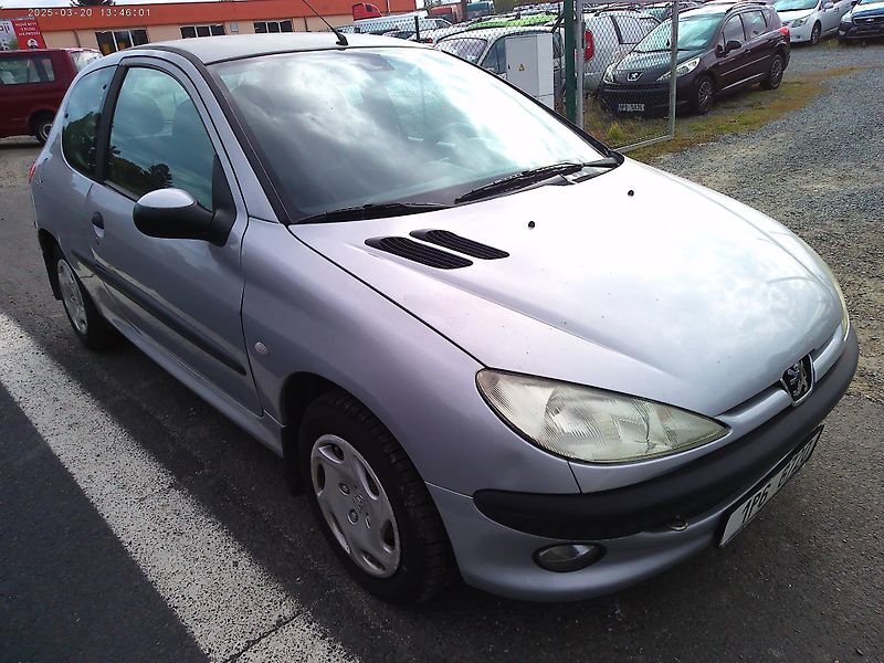 Peugeot 206 2.0 HDi - fotka 7 z 19