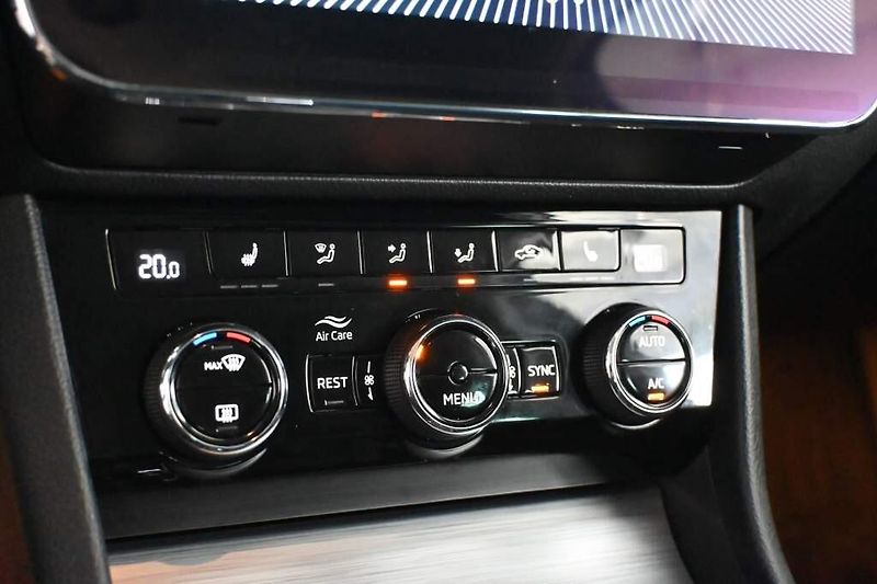Škoda Superb (2022) 2.0 DSG LED ACC Virtual Tažné - fotka 21 z 37