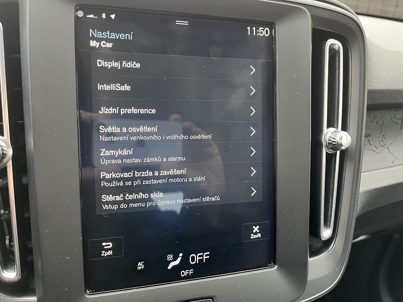 Volvo XC40 D3 Automat ČR 1.majitel - fotka 42 z 45