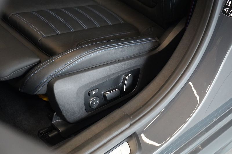 BMW Řada 3 M340i xDrive Touring, M PRO - fotka 22 z 46