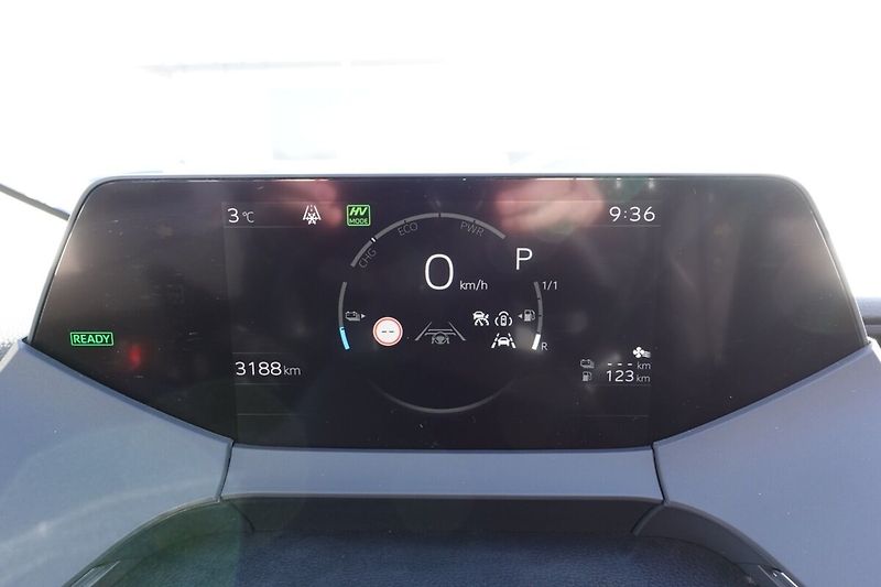 Toyota Prius 2,0 PHEV Executive sada komple - fotka 28 z 36