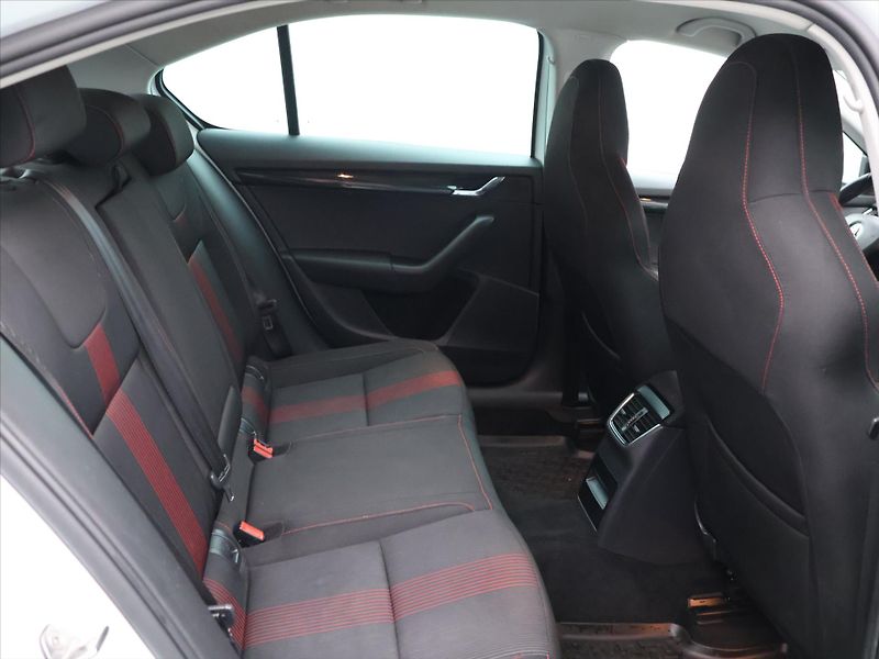 Škoda Octavia 1,4 TSI 110kW Style DSG LED CZ - fotka 13 z 30