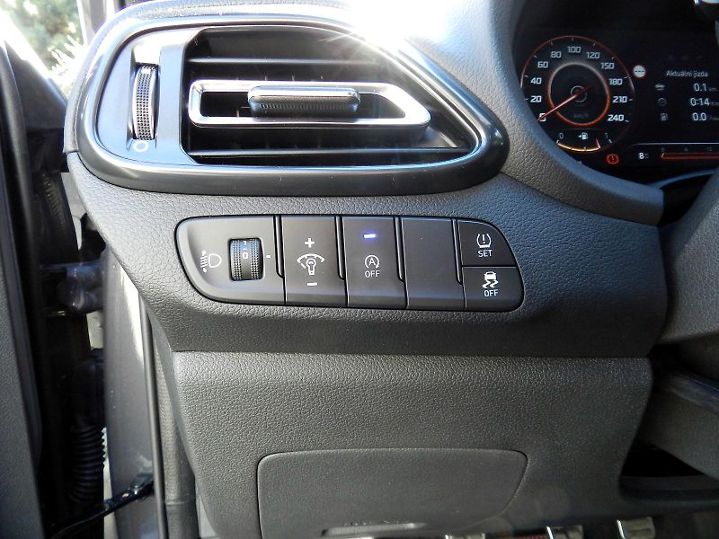Hyundai i30 N-LINE FL 1.5 T-GDI 103 kW DPH - fotka 21 z 29