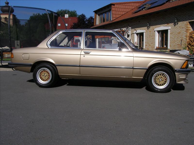 BMW Řada 3 1,8 - fotka 10 z 28