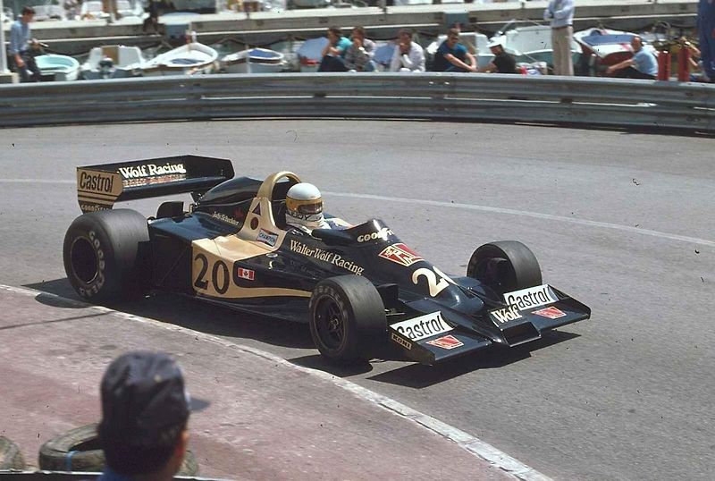 Jody Scheckter za volantem revoluční šestikolky Tyrrell P34.
