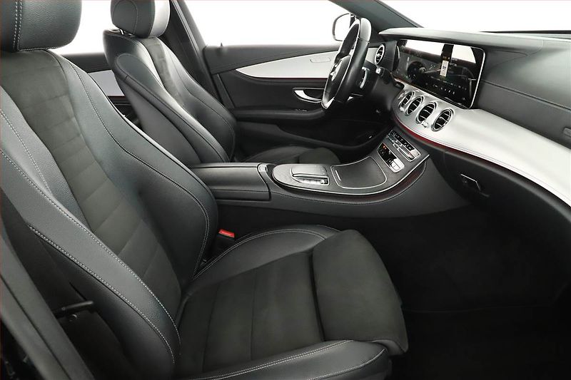 Mercedes-Benz Třídy E (2021) AMG Paket E 300 e 4MATIC - fotka 7 z 31