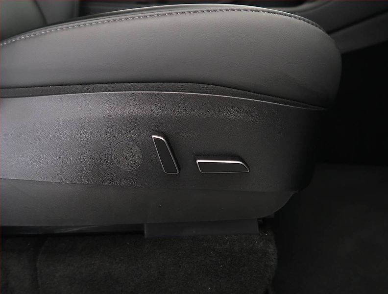 Tesla Model Y (2023) RWD LFP 60kWh, SoH 97% - fotka 31 z 33