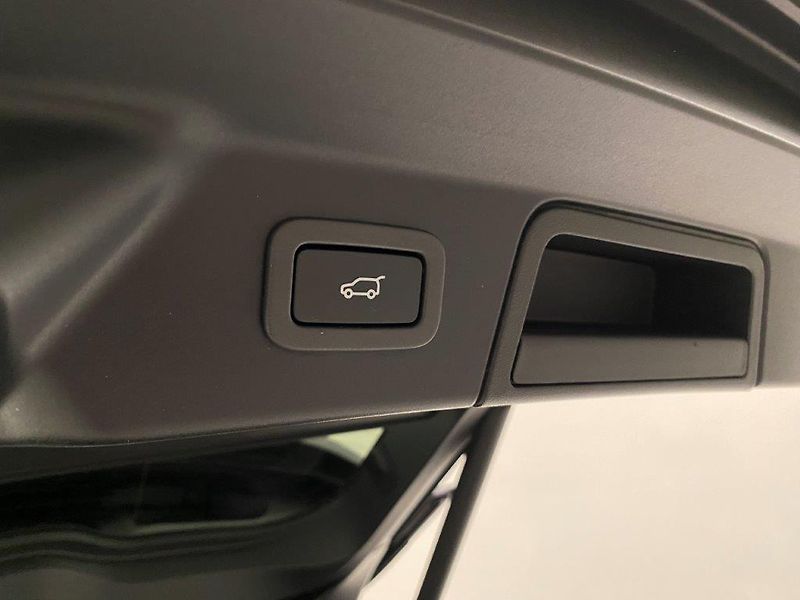 Land Rover Range Rover Velar (2018) - fotka 8 z 40