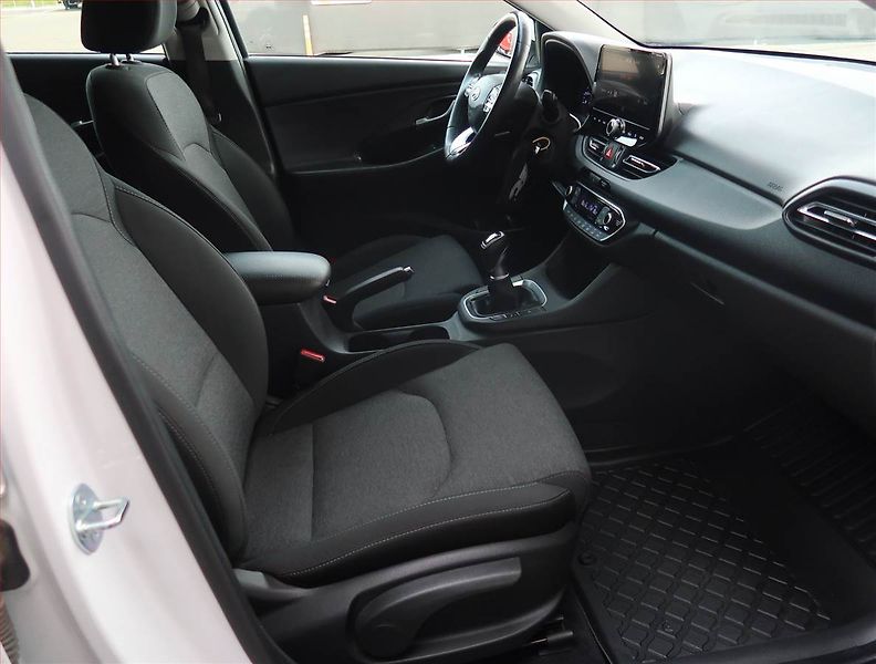 Hyundai i30 (2023) 1.5 DPI, Serv.kniha, Navi - fotka 9 z 20