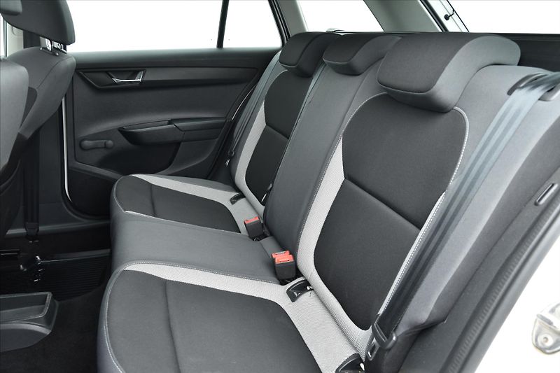 Škoda Fabia 1.2TSi 1.MAJITEL DPH ČR - fotka 10 z 19
