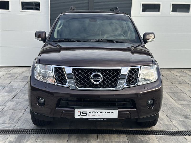 Nissan Pathfinder 3,0 DCI 231PS  LE Executive 4x - fotka 3 z 55