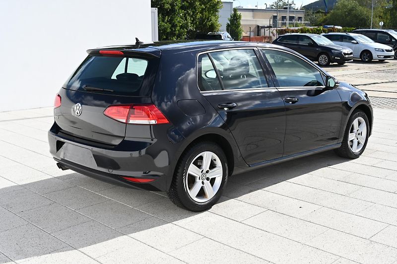 Volkswagen Golf VII 2.0TDI 110KW Highline 2/17 - fotka 4 z 57