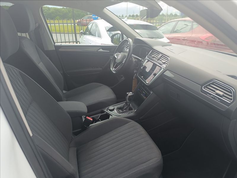 Volkswagen Tiguan Allspace 2,0 TDi DSG 4x4 Rezervace - fotka 21 z 25