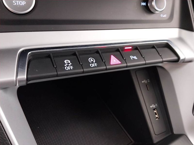 Audi Q3 (2020) basis 35 TFSI - fotka 24 z 26