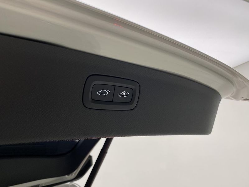 Volvo XC90 B6 AWD INSCRIPTION AUT CZ 7m - fotka 36 z 55