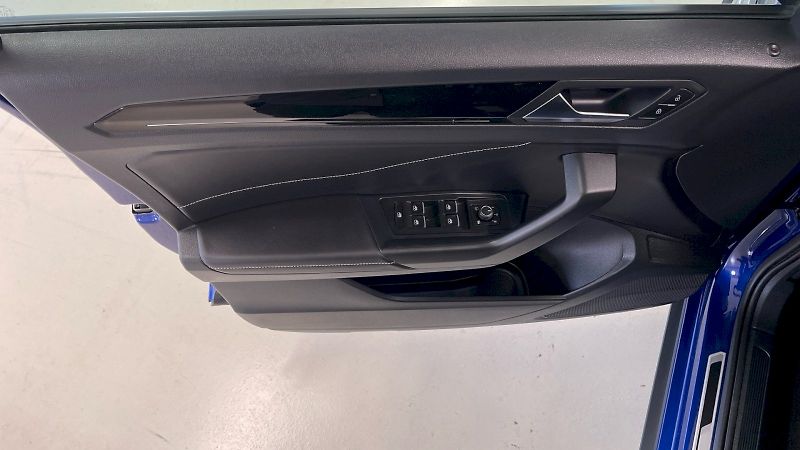 Volkswagen T-Roc (2024) R-Line 1.0 TSI 81kW - fotka 14 z 28