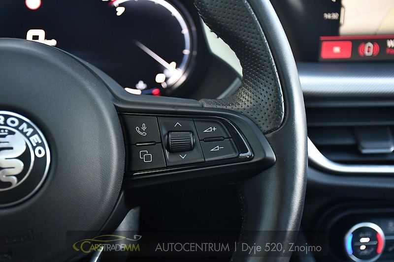 Alfa Romeo Stelvio 2.0 Turbo 16V 206kW Veloce AT8 - fotka 27 z 45