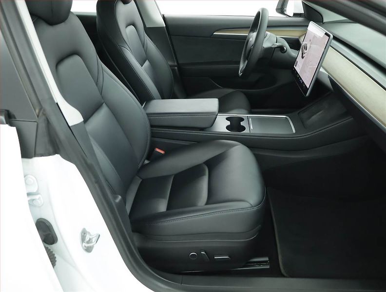 Tesla Model 3 (2021) Long Range 4WD 82kWh, SoH 85% - fotka 9 z 21