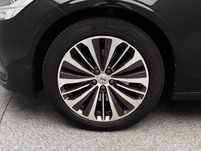 Volvo S90 B5 AWD MOMENTUM PRO  - fotka 45 z 45
