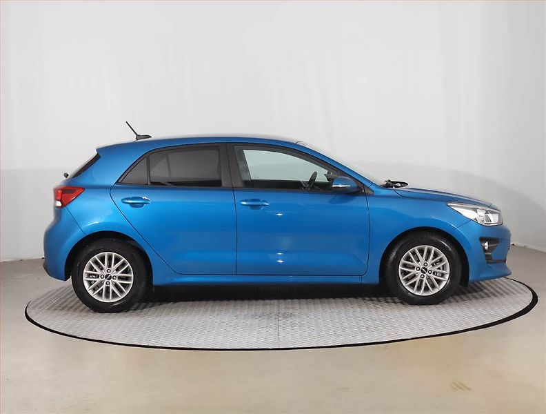 Kia Rio (2023) 1.0 T-GDI, Automat, Serv.kniha - fotka 6 z 18
