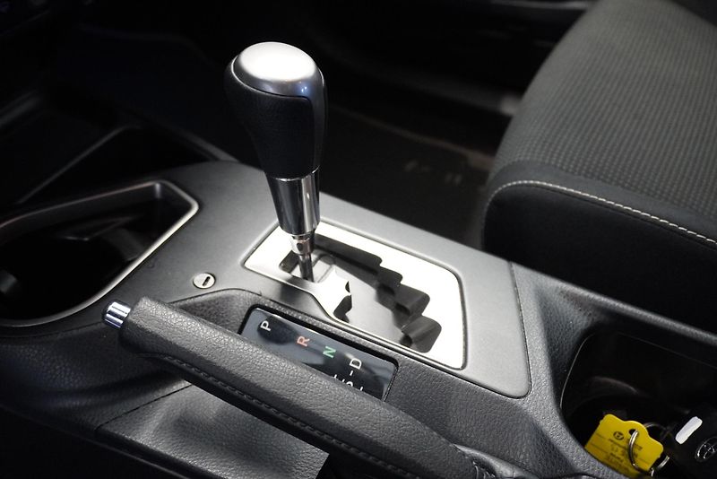 Toyota RAV4 2,5 HYBRID 4X2 AUT. - fotka 11 z 24