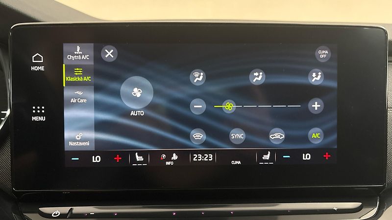 Škoda Octavia 2.0 TDI DSG Sportline - fotka 27 z 29