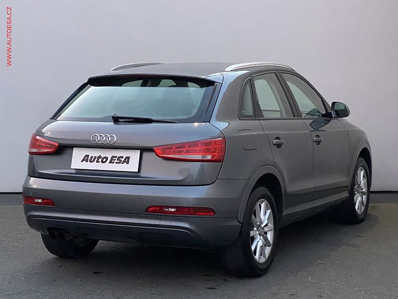 Audi Q3 (2013) 2.0 TDi, AC, výhřev sed. - fotka 4 z 16