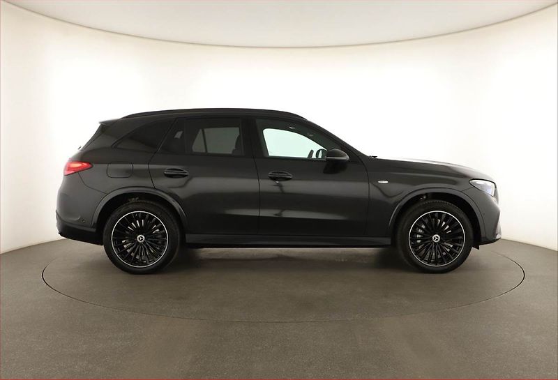 Mercedes-Benz GLC (2025) 300 de 4MATIC, AMG LINE - fotka 6 z 20